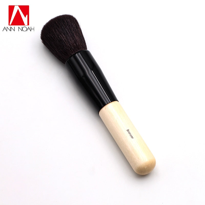 Professional Wood Handle Features Luxuriously Soft Goat Hair Medium Round Tip Bronzer Brush